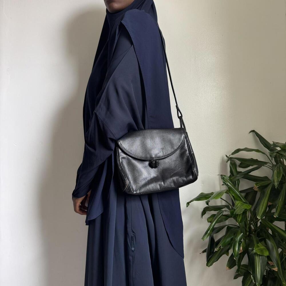 Vintage genuine‎ leather boho grunge black minimalist coquette shoulder back